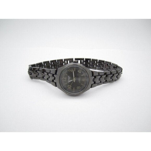 Women's QMAX Quartz WR Analog 27mm Dial Causal Round Watch (E518) - Picture 9 of 12